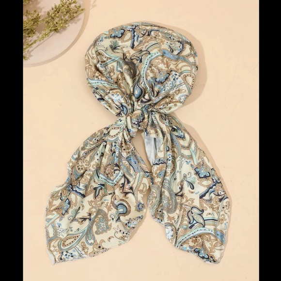 Graphic print hat - Picture 2 of 3